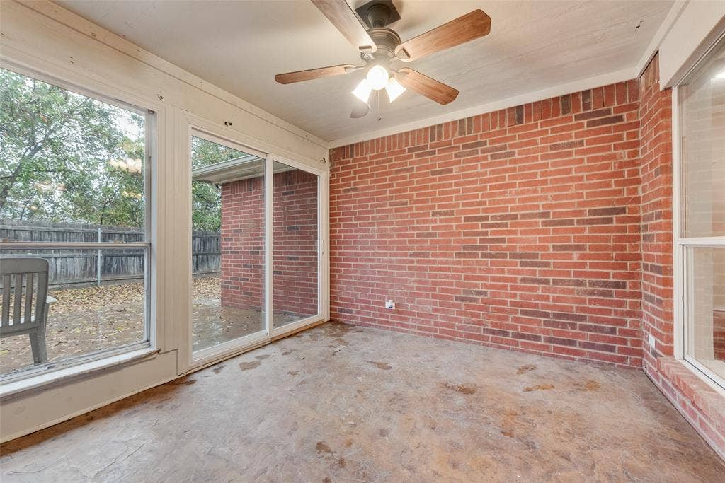 617 Madeline Court, Azle, TX 76020 Unfurnished sunroom with a ceiling fan