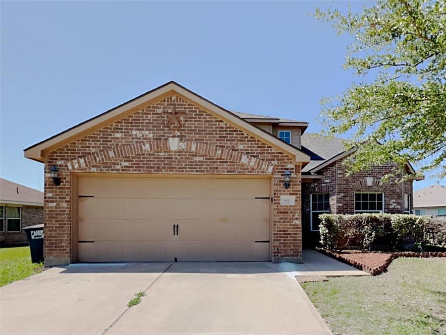 Property photo for 810 Oak Hollow Lane, Anna, TX
