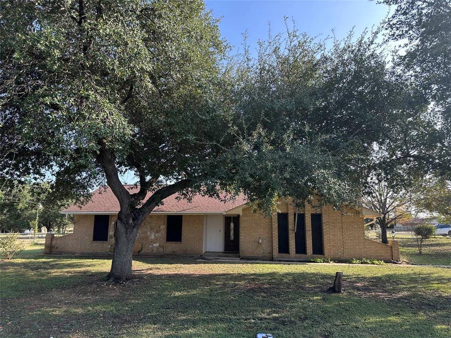 Property photo for 137 Oakview Circle, Waco, TX