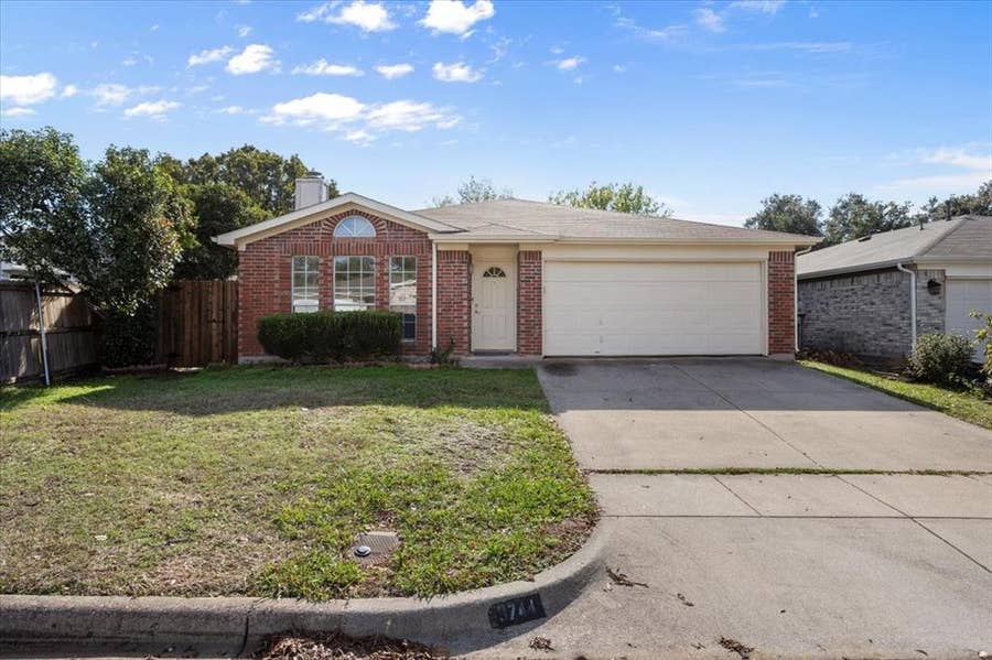 Property photo for 3744 Chaddybrook Lane, Fort Worth, TX
