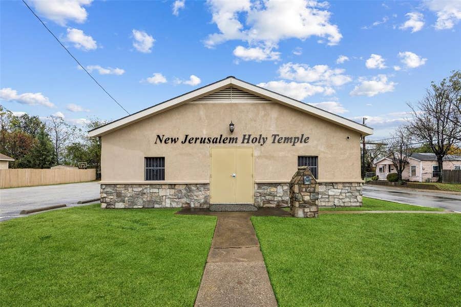 Property photo for 1738 Nomas Street, Dallas, TX