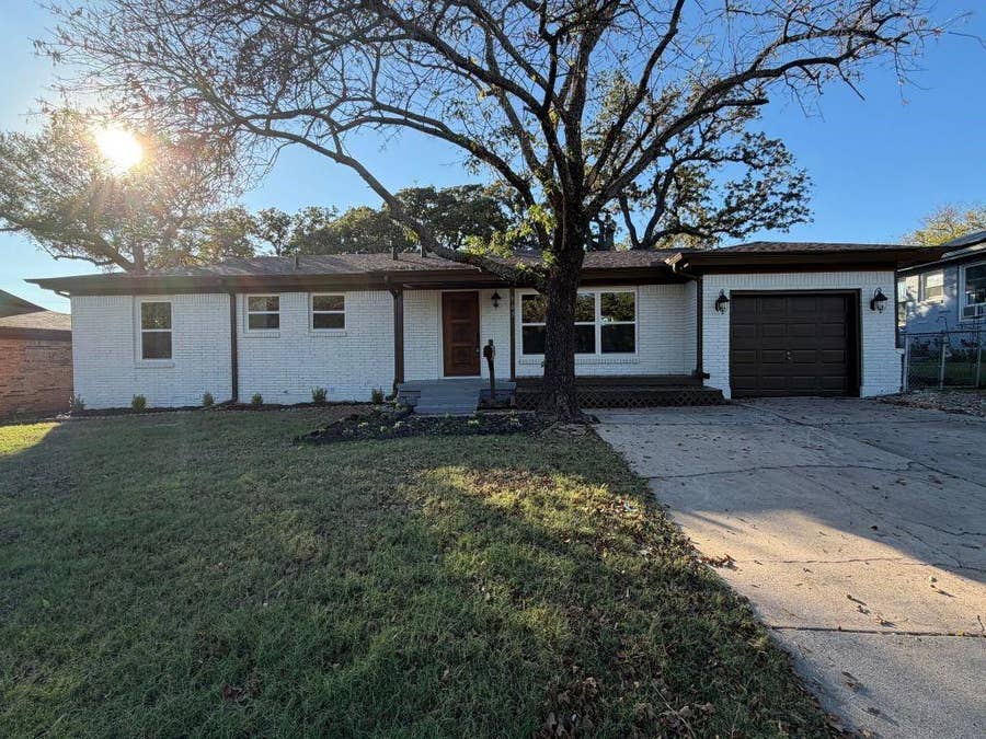 Property photo for 905 Brown Trail, Bedford, TX