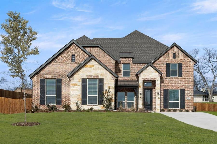Property photo for 1107 Willow Lake Drive, DeSoto, TX