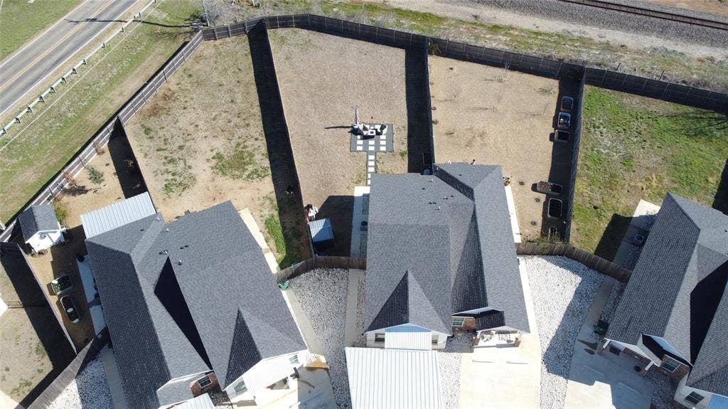 518 Alamo Court, McGregor, TX 76657 Bird's eye view