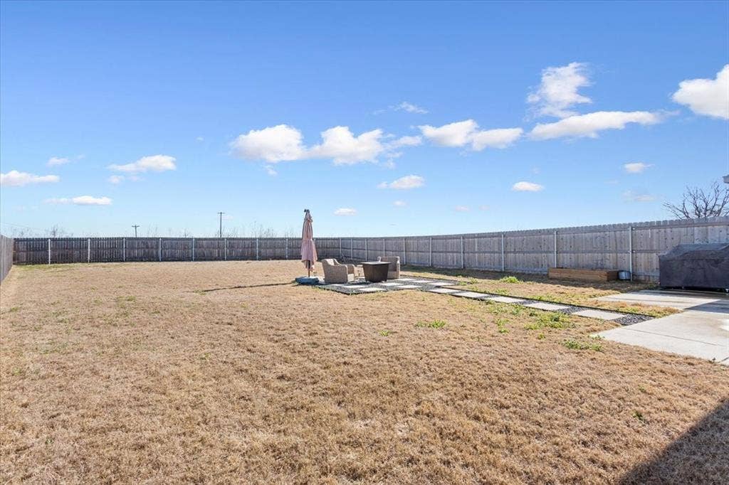 518 Alamo Court, McGregor, TX 76657 Fenced backyard with a patio