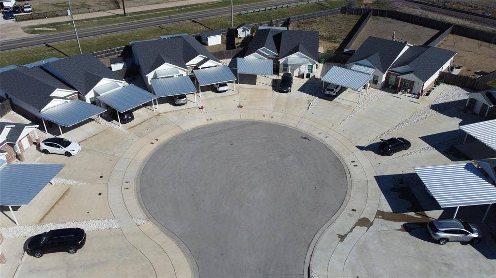518 Alamo Court, McGregor, TX 76657 Bird's eye view