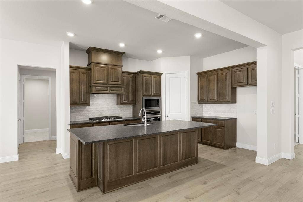 14. 532 Birthright - Kitchen (2)