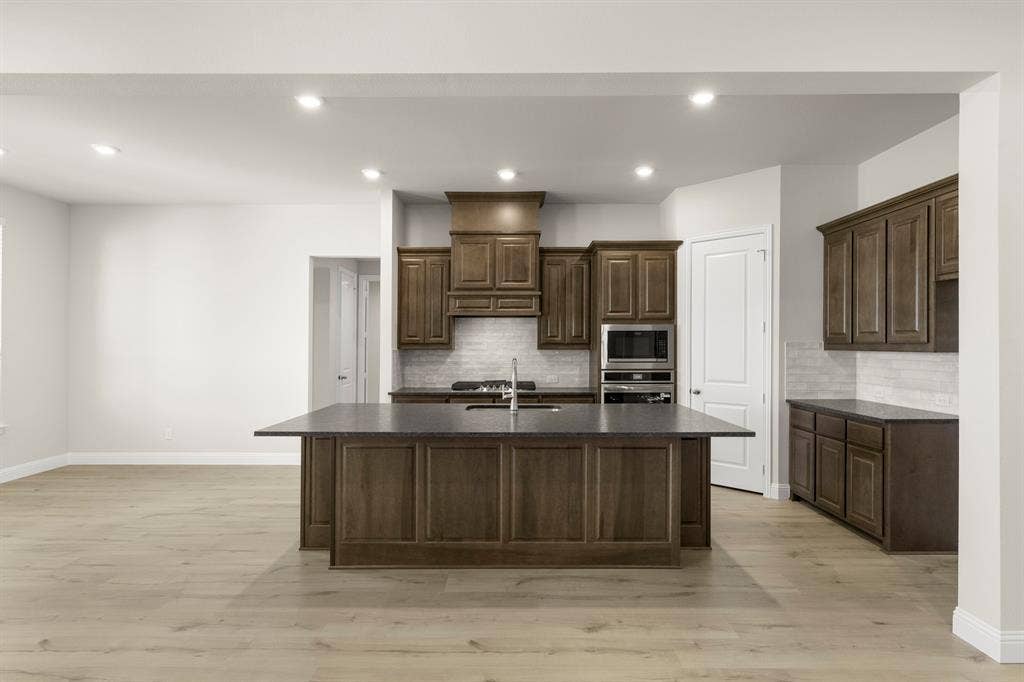 13. 532 Birthright - Kitchen
