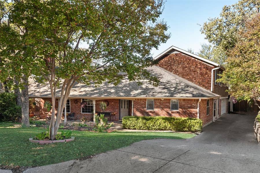 Property photo for 1719 Autumn Lane, Arlington, TX