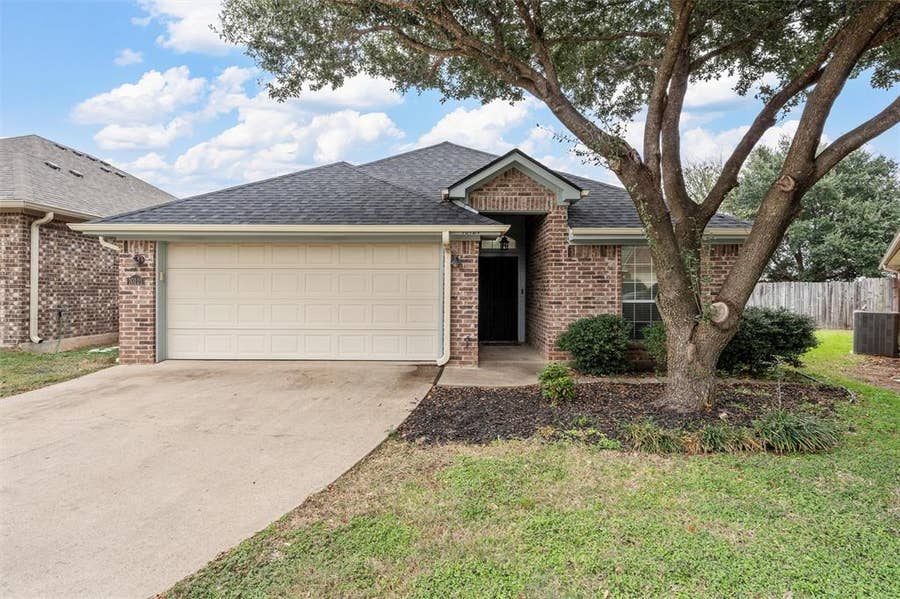Property photo for 10121 Colony Drive, Waco, TX