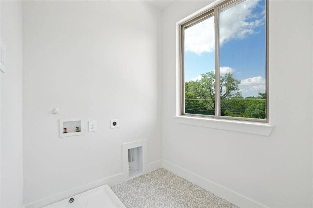 2524 Havenhurst Street, #102, Farmers Branch, TX 75234 Laundry room with hookup for a washing machine and electric dryer hookup