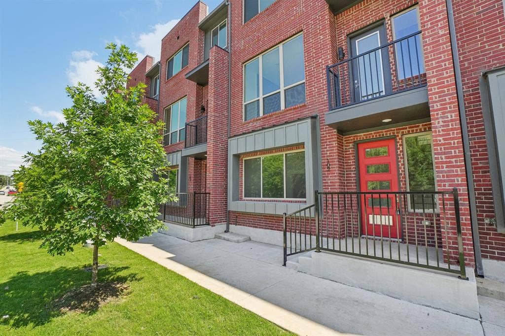 2524 Havenhurst Street, #102, Farmers Branch, TX 75234 View of property