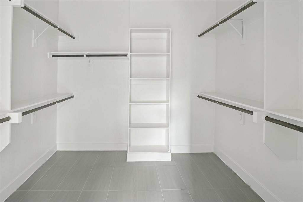2524 Havenhurst Street, #102, Farmers Branch, TX 75234 View of walk in closet