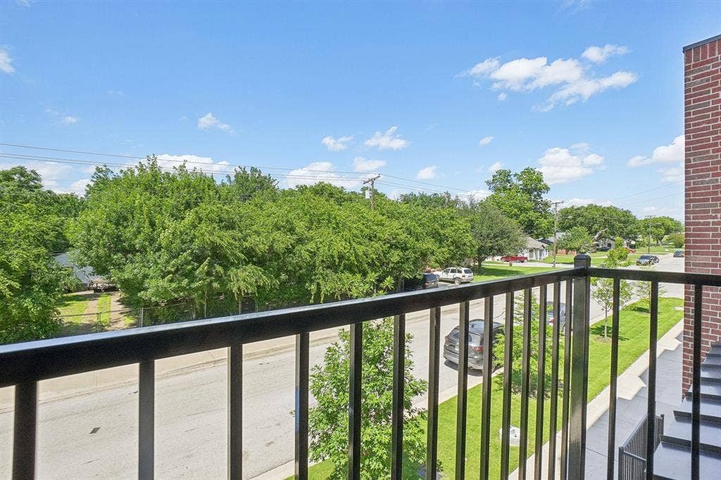 2524 Havenhurst Street, #102, Farmers Branch, TX 75234 View of balcony