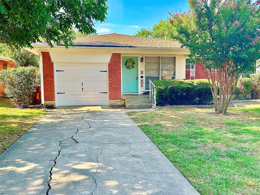 Property photo for 817 Laguna Drive, Denton, TX