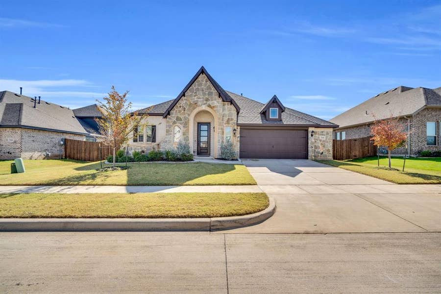 Property photo for 208 Claywood Drive, Glenn Heights, TX