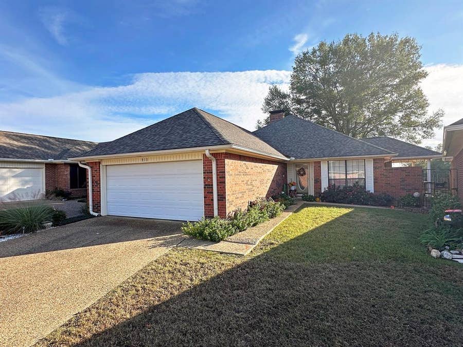Property photo for 810 Torribrooke Lane, Athens, TX