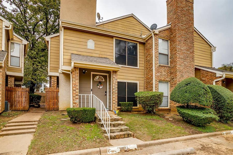 Property photo for 2117 Park Willow Lane, #D, Arlington, TX