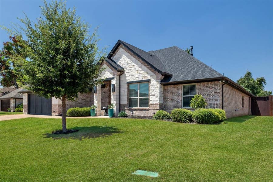 Property photo for 1019 Anna Circle, Granbury, TX