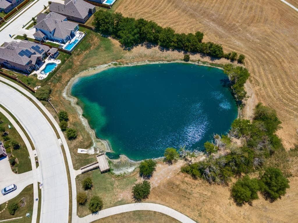 918 Colby Bluff Drive, Rockwall, TX 75087 Neighborhood lake