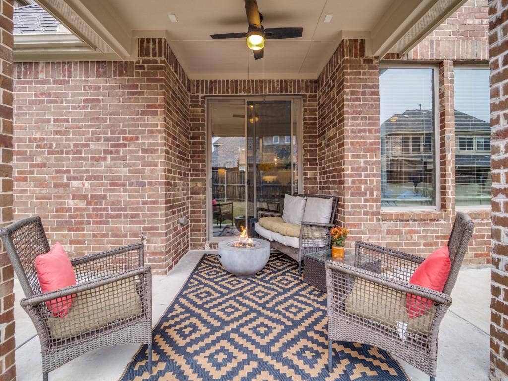 918 Colby Bluff Drive, Rockwall, TX 75087 Covered patio with extended concrete