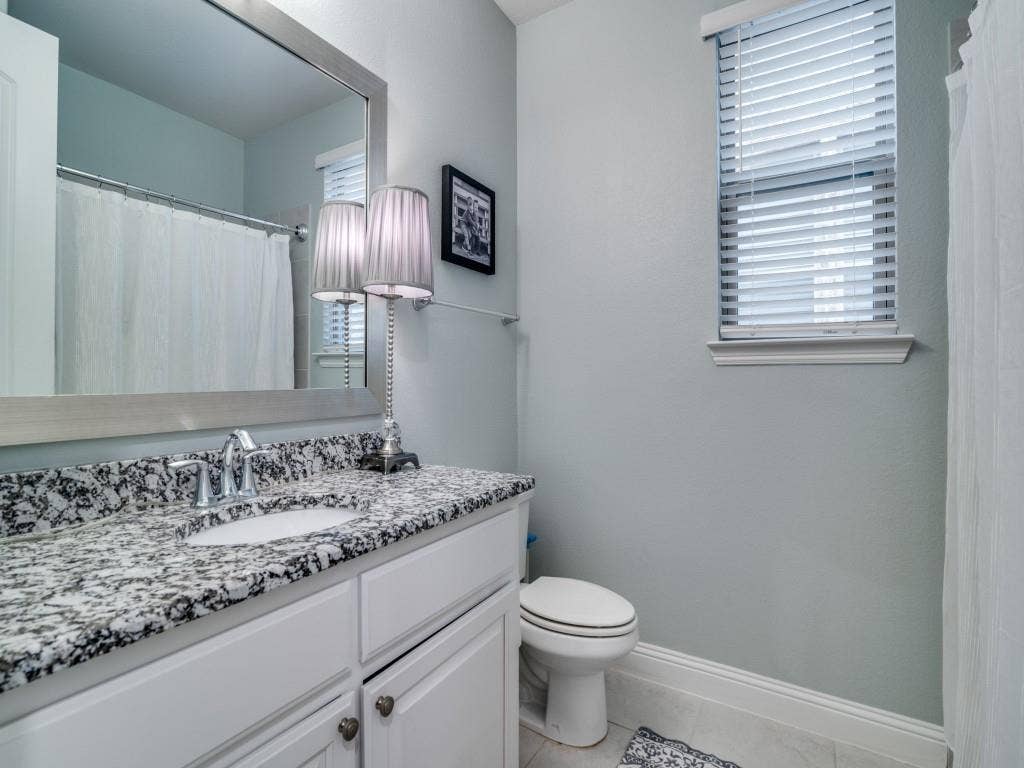 918 Colby Bluff Drive, Rockwall, TX 75087 Secondary bathroom