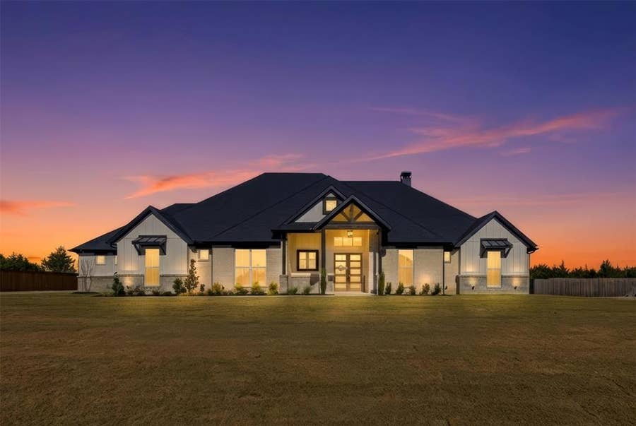 Property photo for 1431 Westgrove Lane, Waxahachie, TX