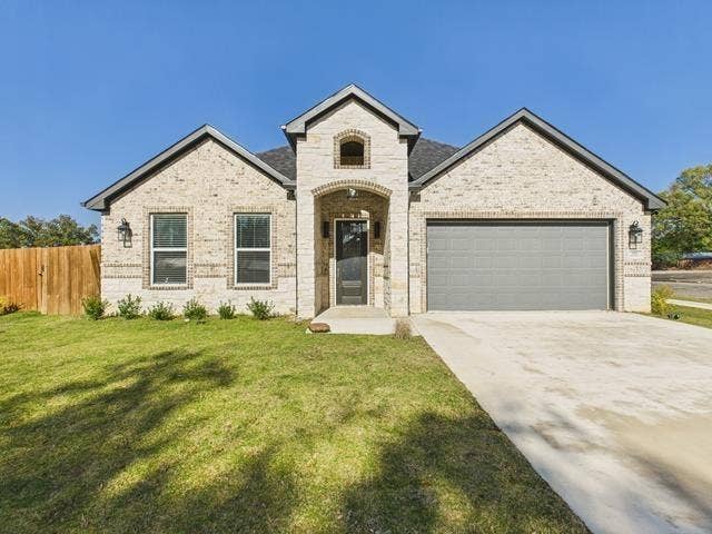 Property photo for 511 Richardson Street, Athens, TX