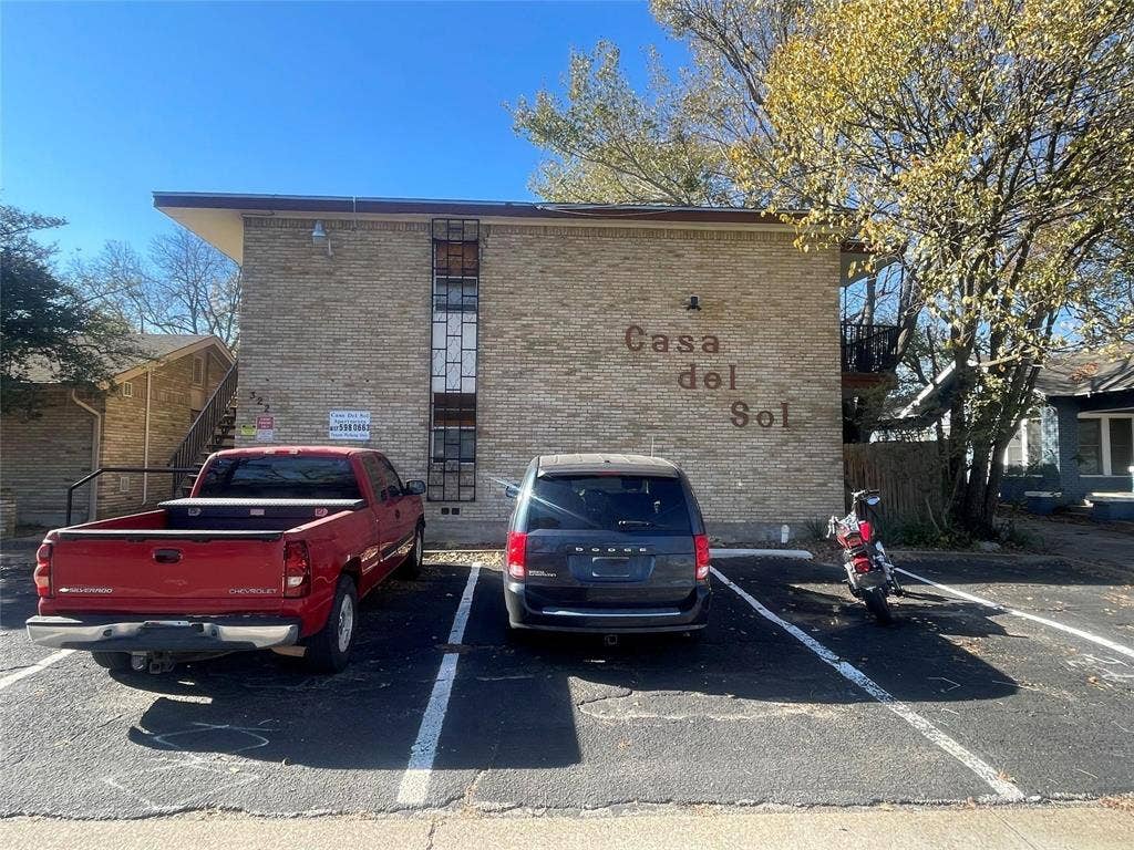 322 S Waco Street, Weatherford, TX 76086 322 S Waco Street, Weatherford, TX 76086
