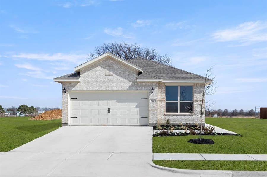 Property photo for 8224 Kingfisher Road, Aubrey, TX
