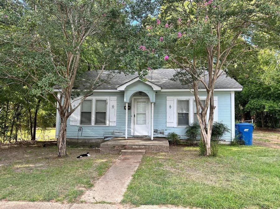 Property photo for 305 E Bradford Street, Troup, TX