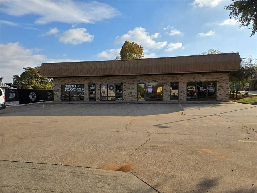 Property photo for 1001 W Northwest Hwy Parkway, Grapevine, TX