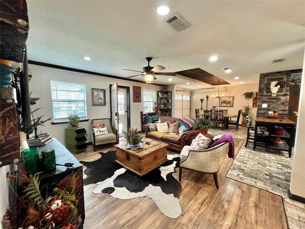 506 E Barton Street, Granbury, TX 76048 506 E Barton Street, Granbury, TX 76048