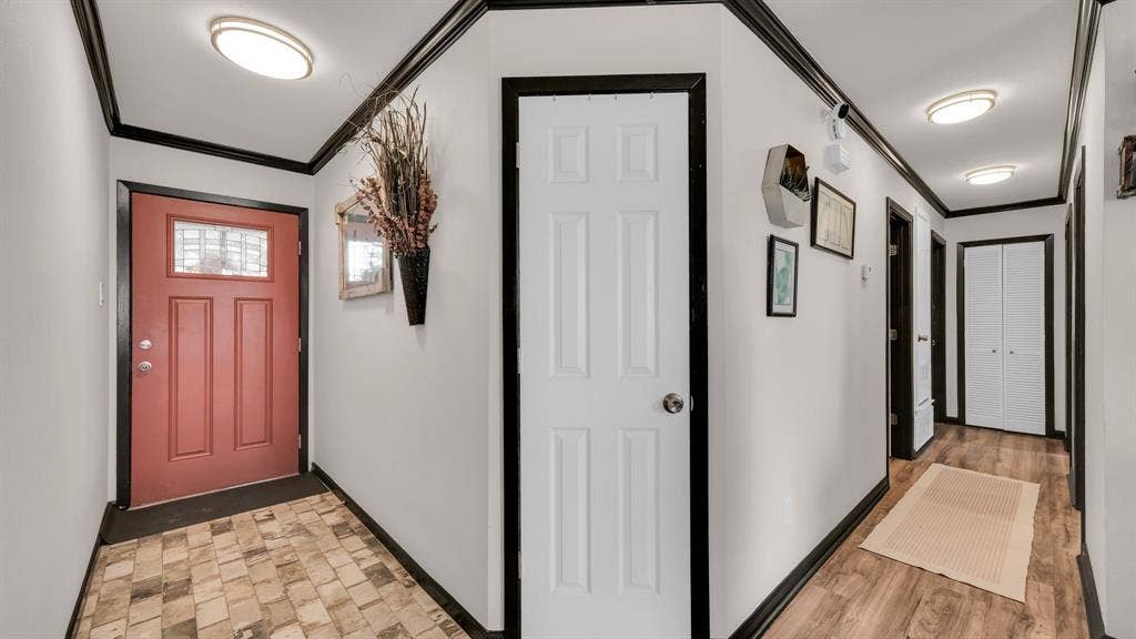 506 E Barton Street, Granbury, TX 76048 506 E Barton Street, Granbury, TX 76048