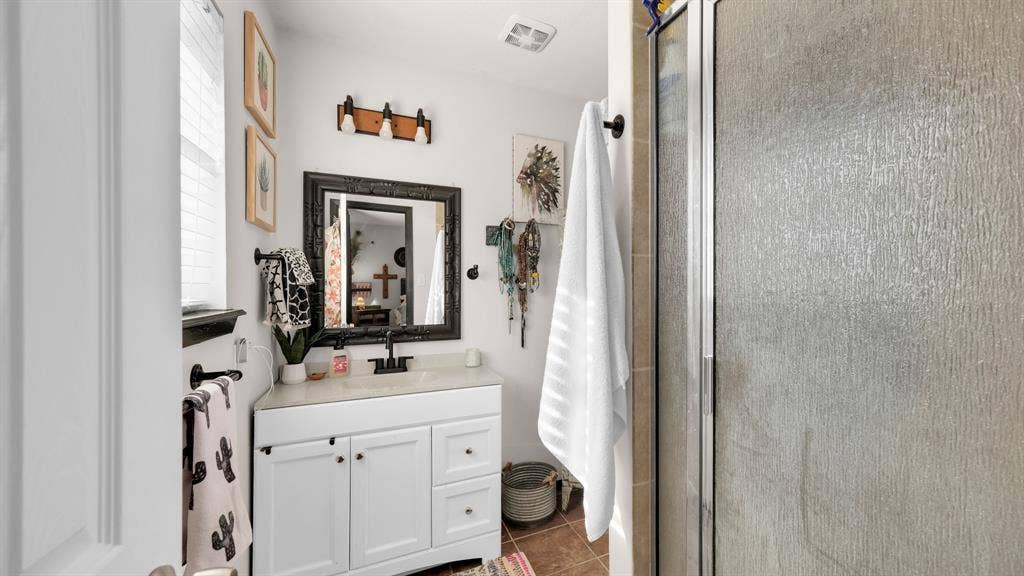 506 E Barton Street, Granbury, TX 76048 506 E Barton Street, Granbury, TX 76048