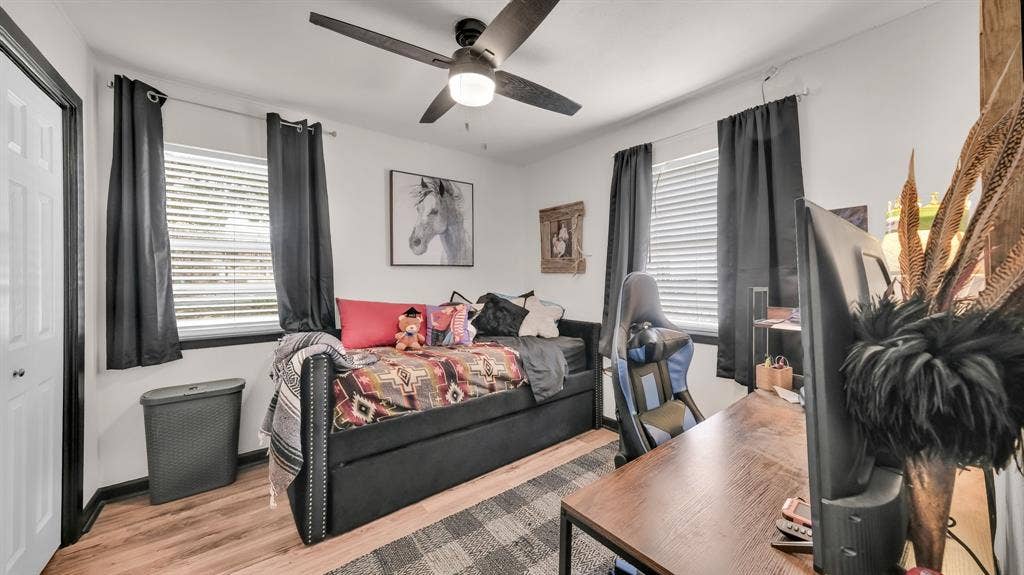 506 E Barton Street, Granbury, TX 76048 506 E Barton Street, Granbury, TX 76048