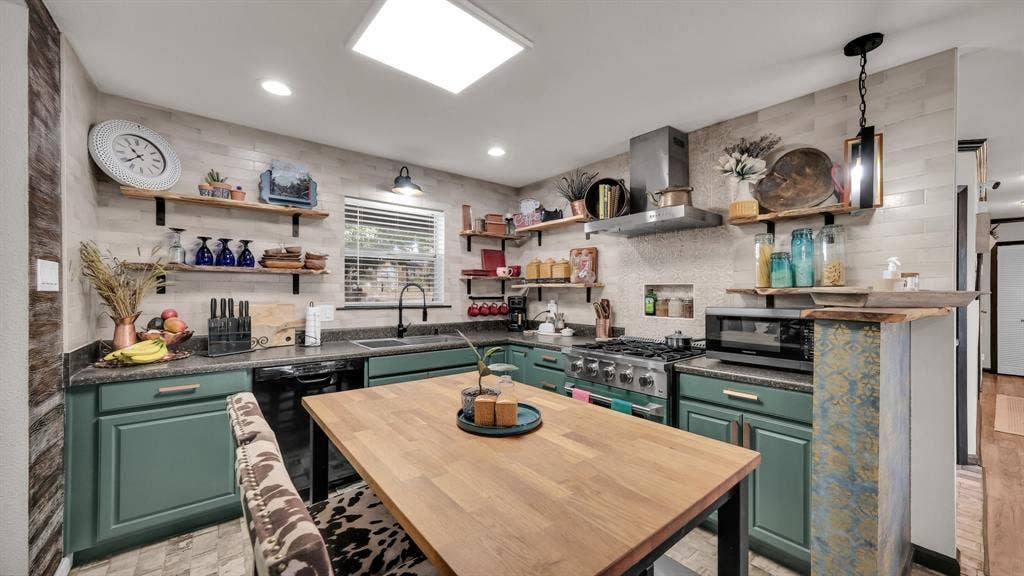 506 E Barton Street, Granbury, TX 76048 506 E Barton Street, Granbury, TX 76048