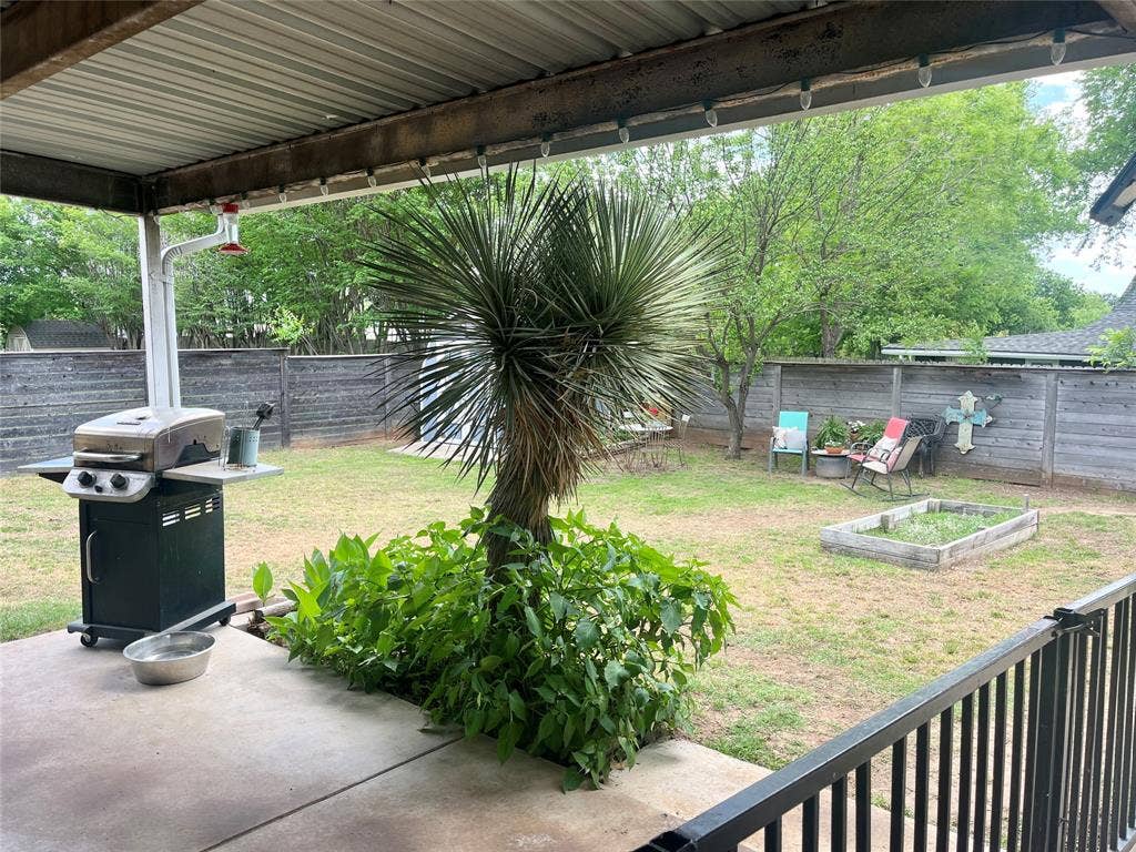 506 E Barton Street, Granbury, TX 76048 506 E Barton Street, Granbury, TX 76048