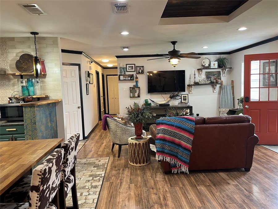 Property photo for 506 E Barton Street, Granbury, TX