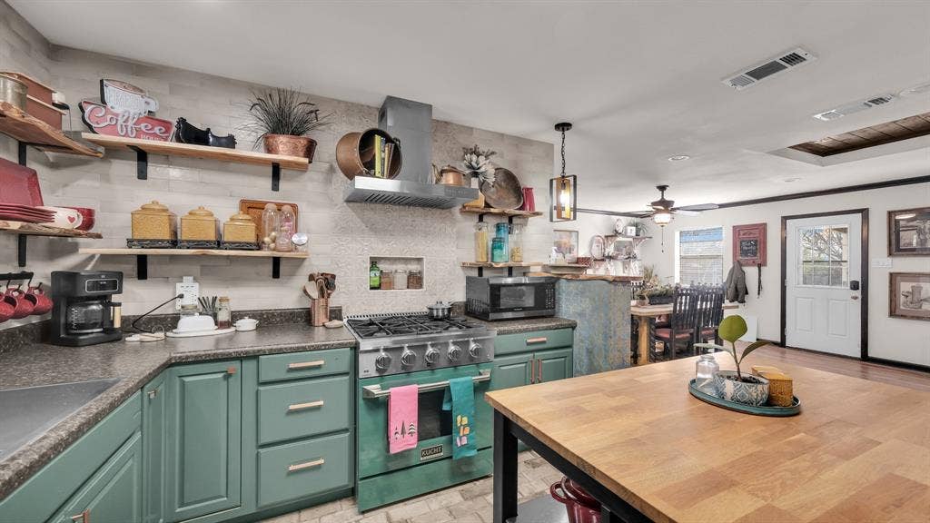 506 E Barton Street, Granbury, TX 76048 506 E Barton Street, Granbury, TX 76048
