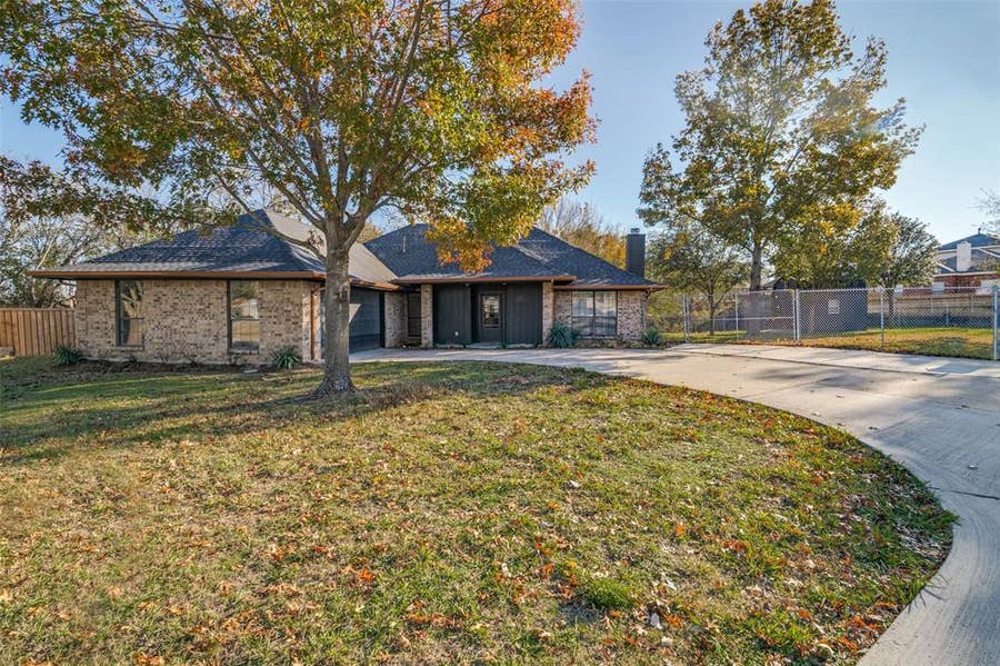 Property photo for 1502 Knob Hill Drive, Garland, TX