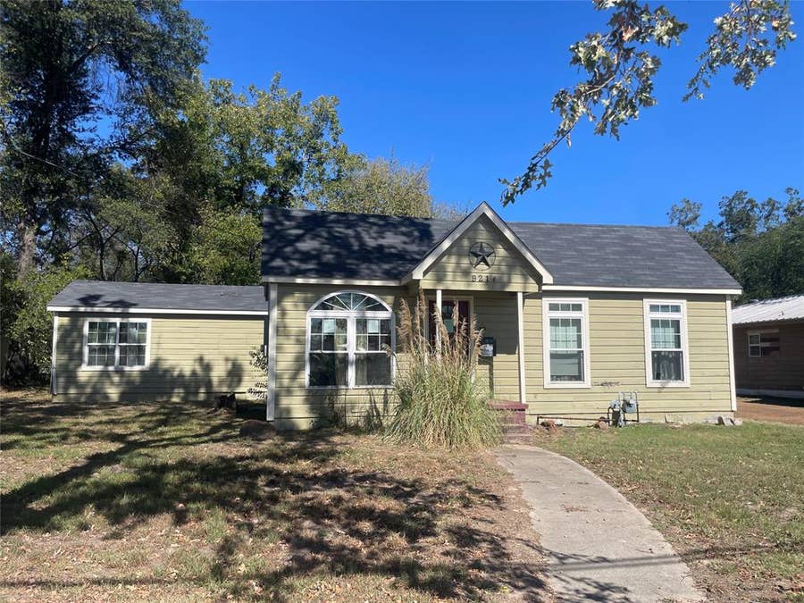 Property photo for 921 College Street, Sulphur Springs, TX