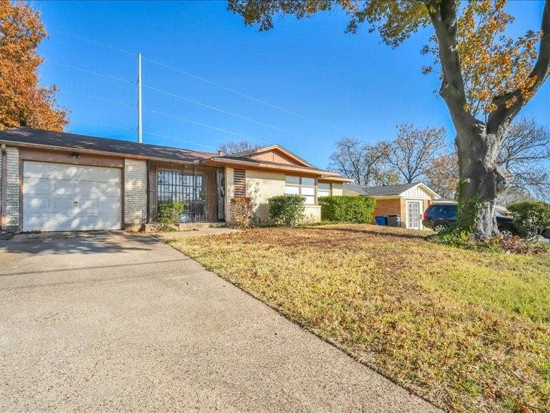 Property photo for 509 Bluewood Drive, Dallas, TX