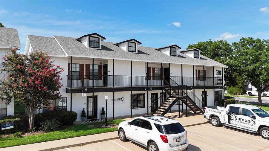 Property photo for 405 S Elm Street, #304, Denton, TX