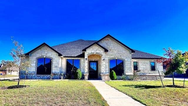 Property photo for 401 Willow Drive, Troy, TX