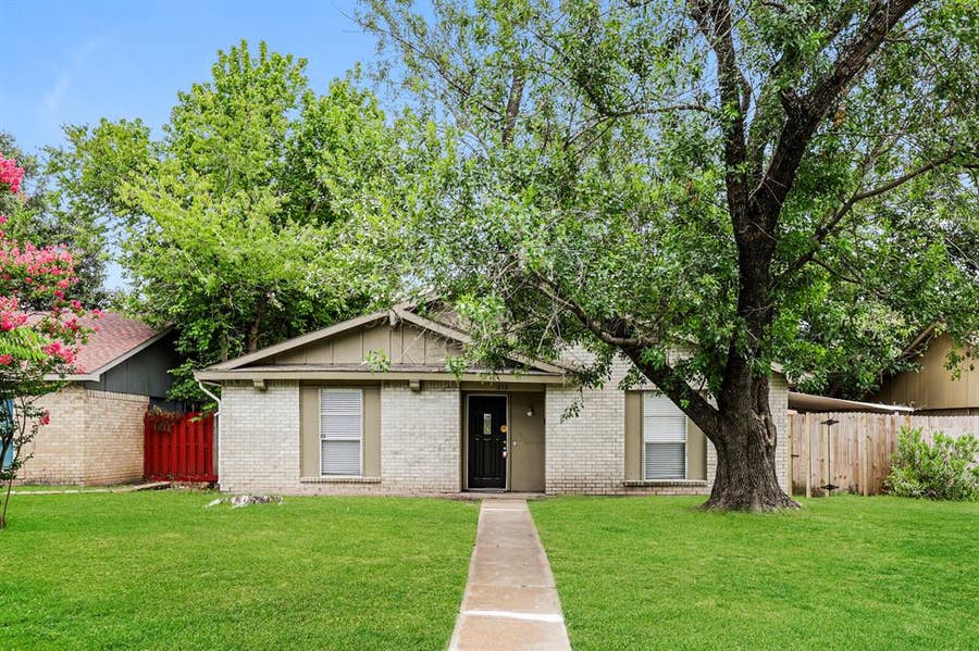 Property photo for 218 Long shadow Lane, Mesquite, TX