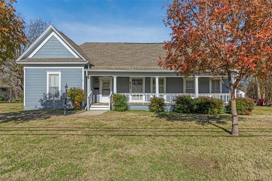 Property photo for 311 Summit Street, Farmersville, TX