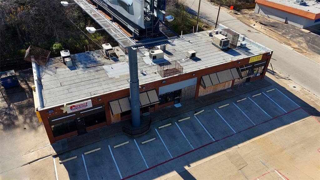 5500 Brentwood Stair Road, Fort Worth, TX 76112