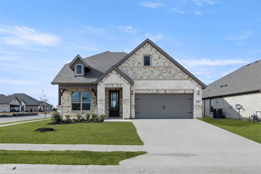 Property photo for 1101 Worthington Drive, Justin, TX
