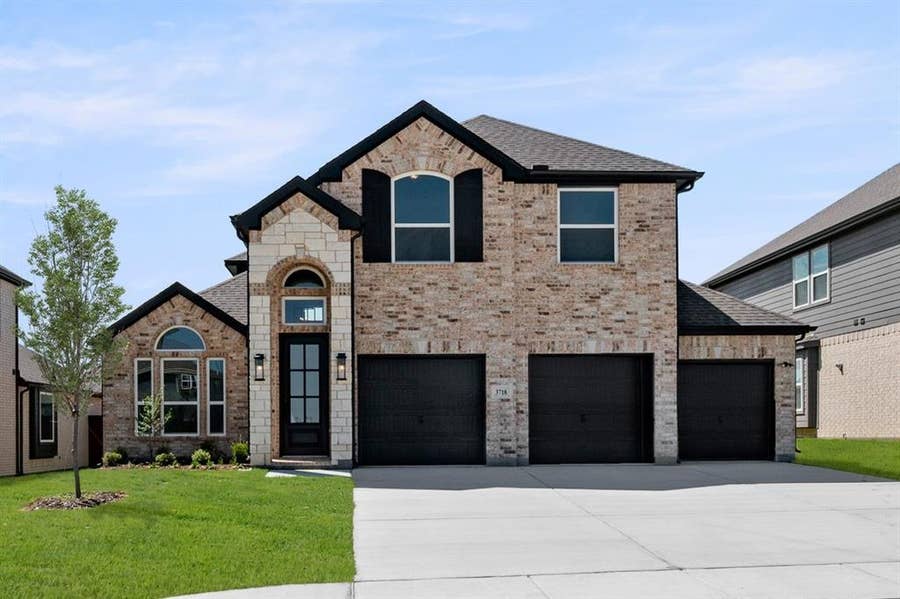 Property photo for 3718 Milwaukee Avenue, Midlothian, TX